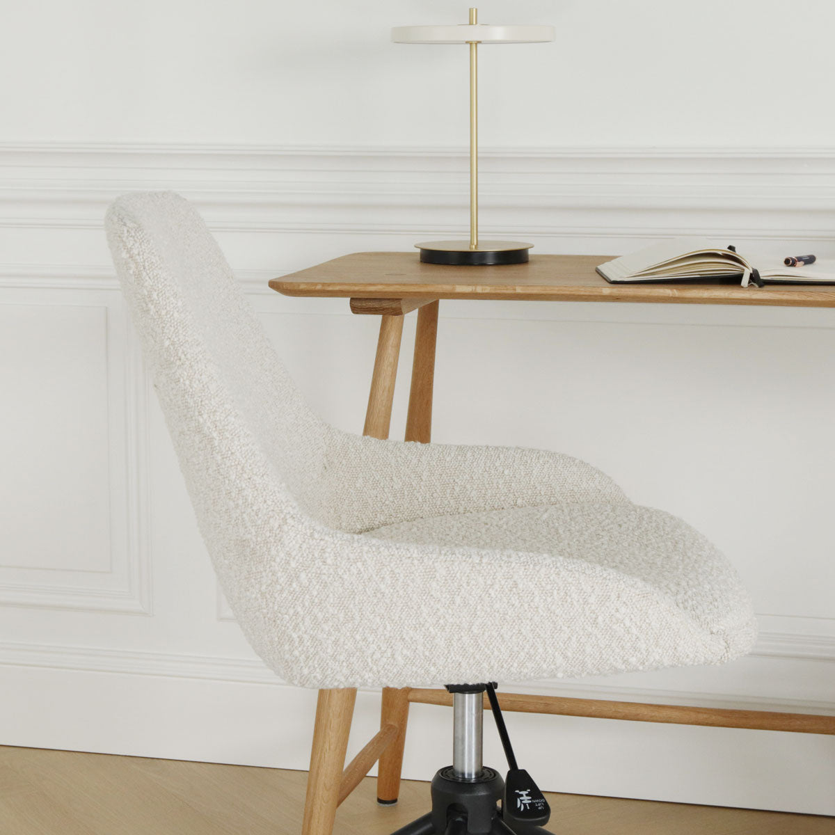 Nout-Isa bureaustoel bouclé beige - zwart onderstel