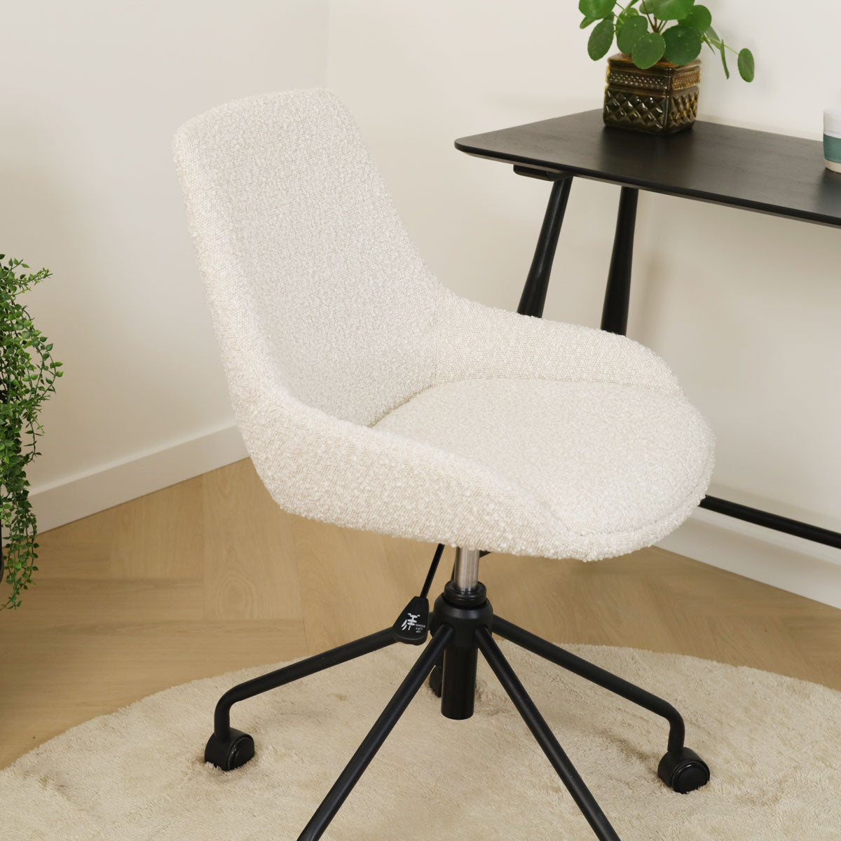 Nout-Isa bureaustoel bouclé beige - zwart onderstel
