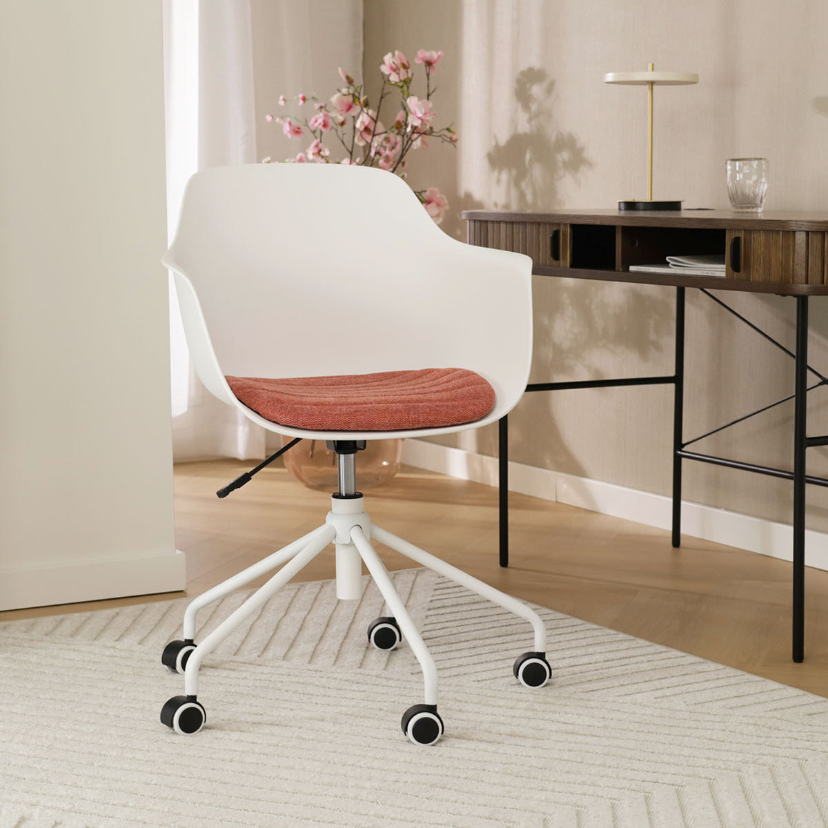 Nout-Liz bureaustoel wit met terracotta rood zitkussen - wit onderstel