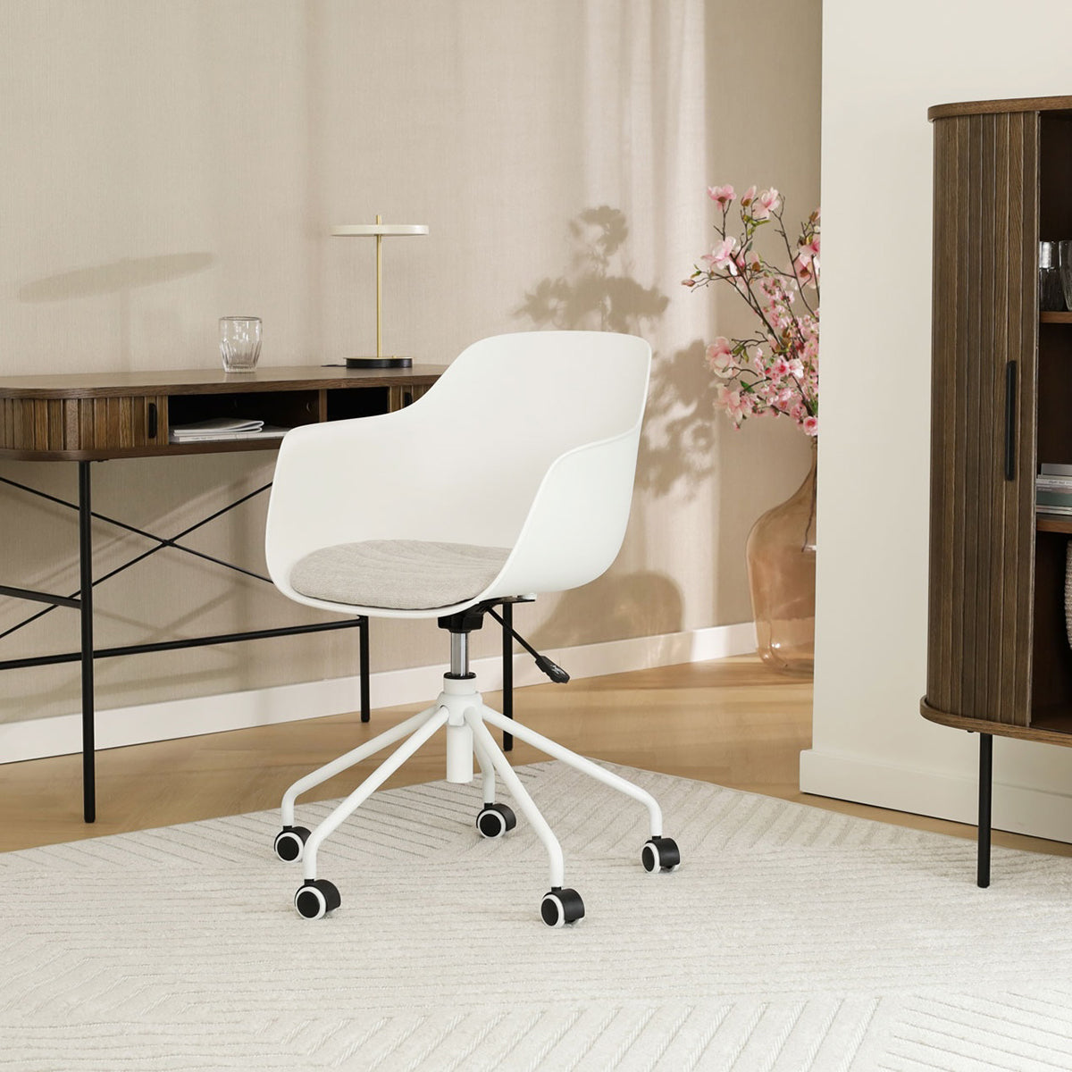 Nout-Liz bureaustoel wit met beige zitkussen - wit onderstel