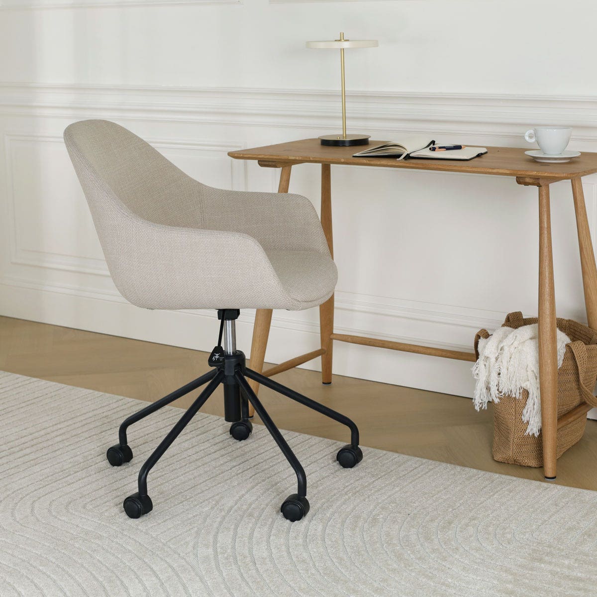 Nout-Mae bureaustoel beige - zwart onderstel