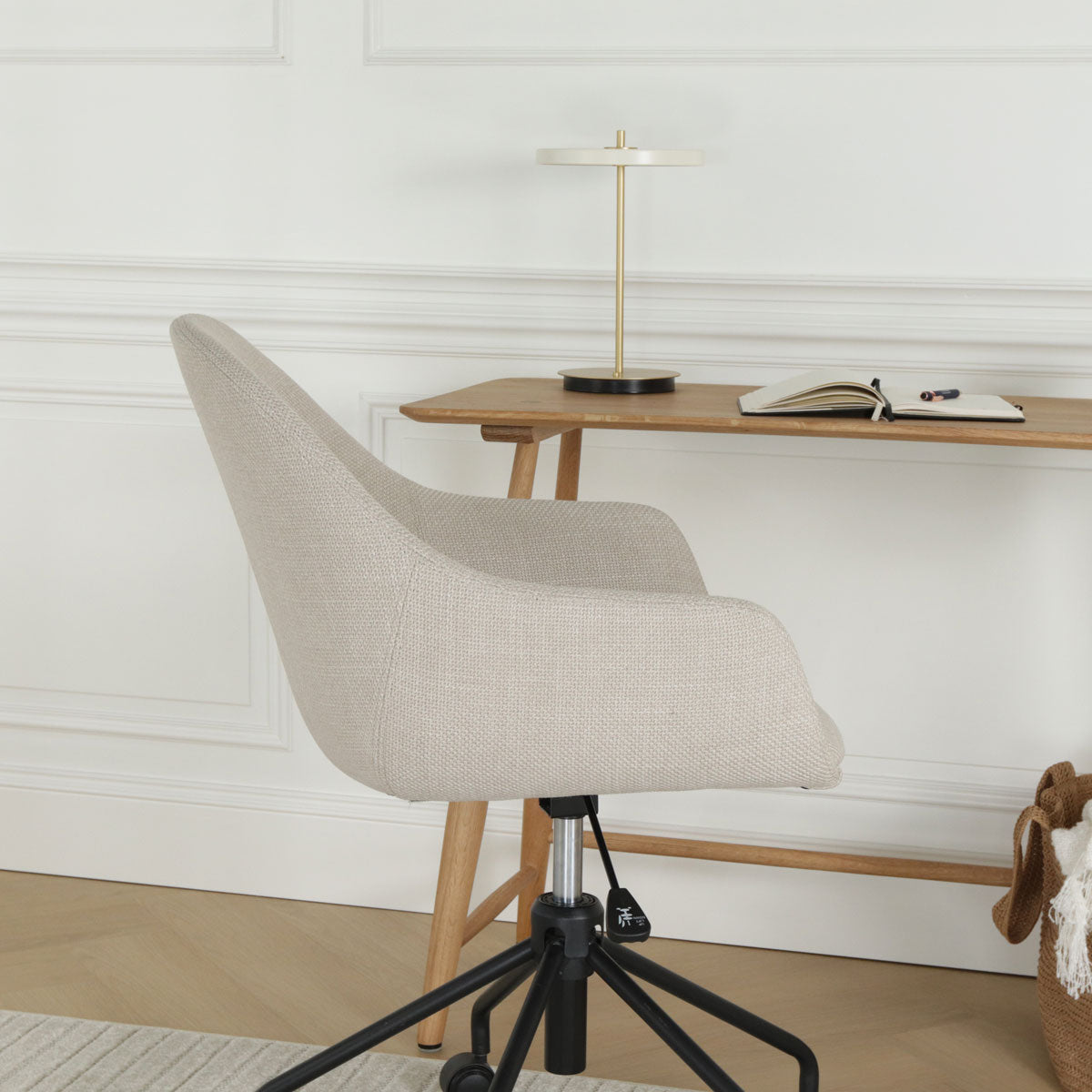 Nout-Mae bureaustoel beige - zwart onderstel