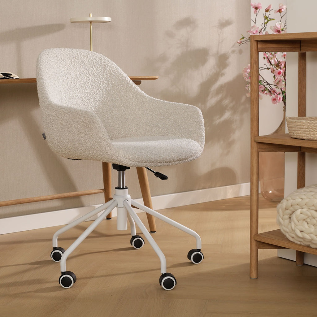 Nout-Mae bureaustoel bouclé beige - wit onderstel