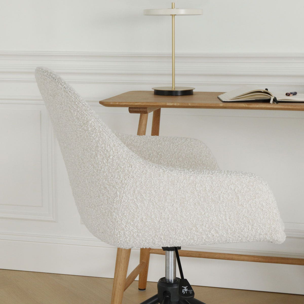 Nout-Mae bureaustoel bouclé beige - zwart onderstel