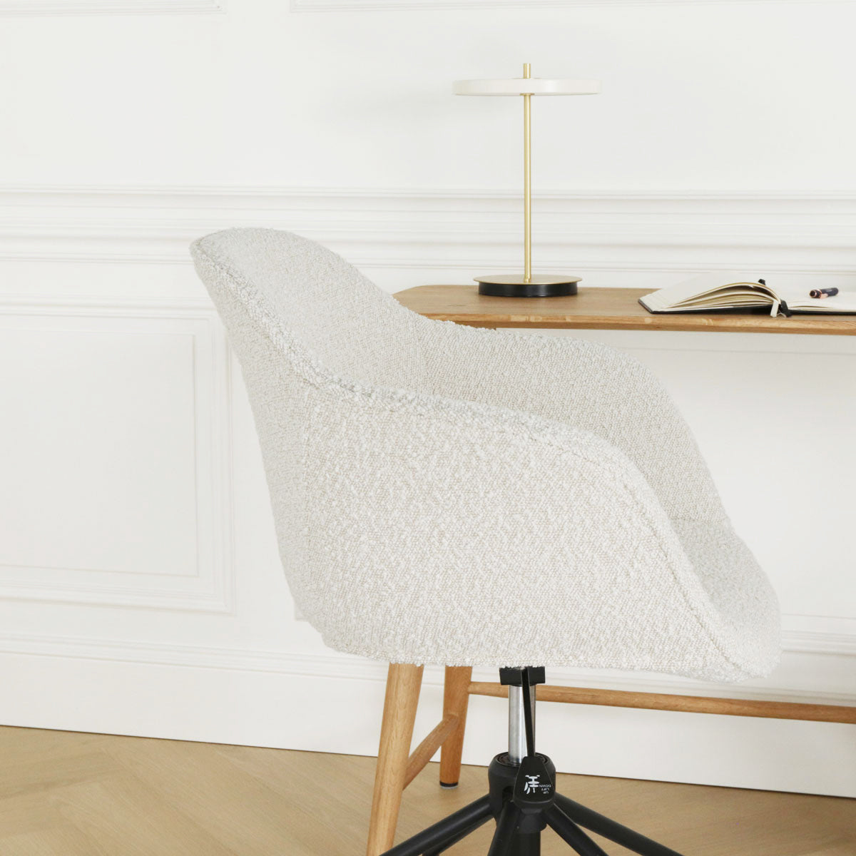 Nout-Mare bureaustoel bouclé beige - zwart onderstel