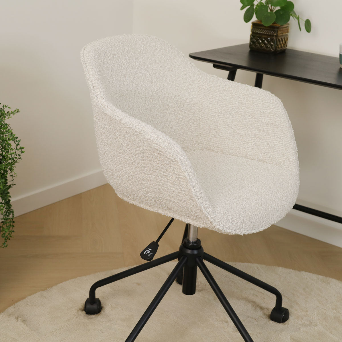 Nout-Mare bureaustoel bouclé beige - zwart onderstel