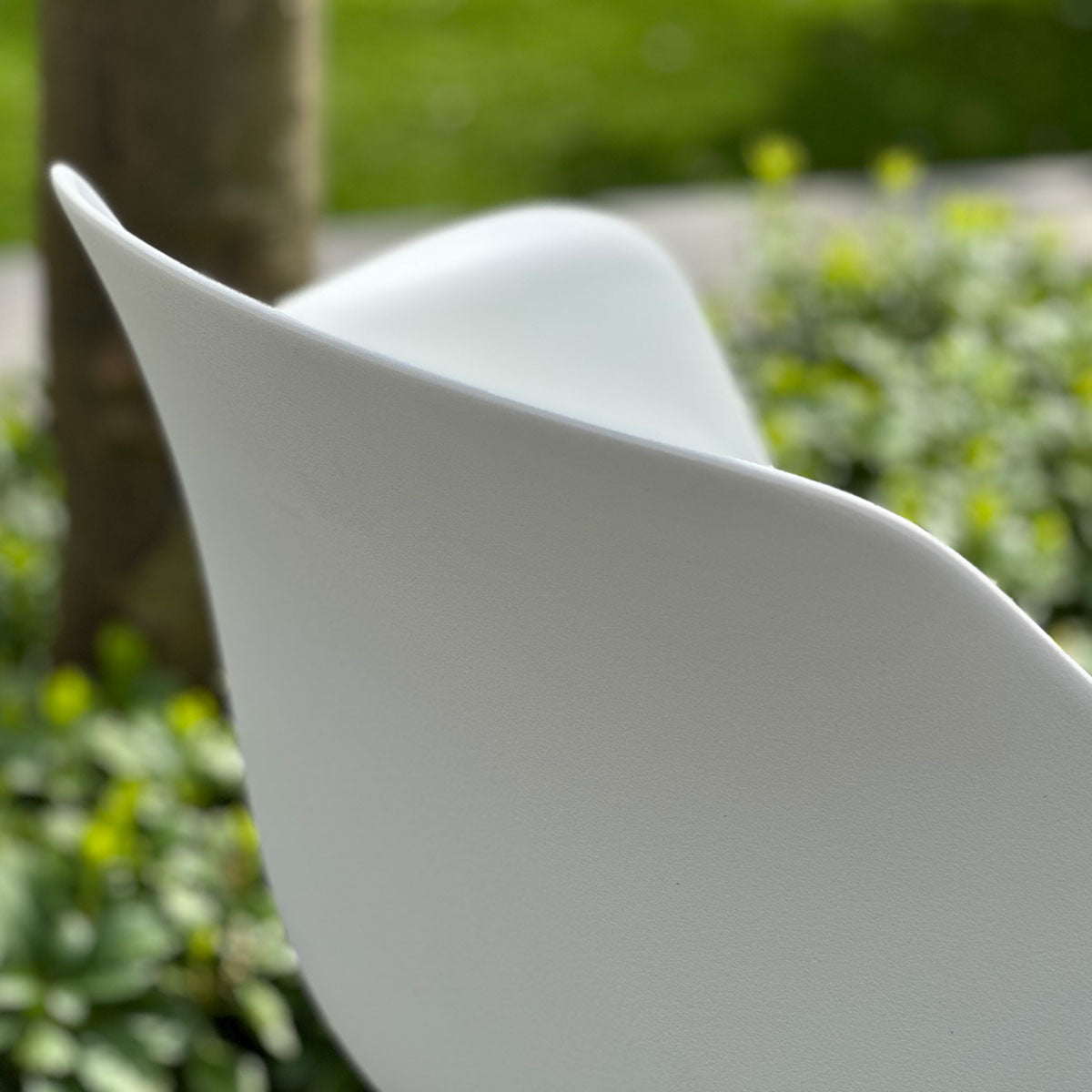 Noa-Puk kunststof tuinstoel wit - wit onderstel