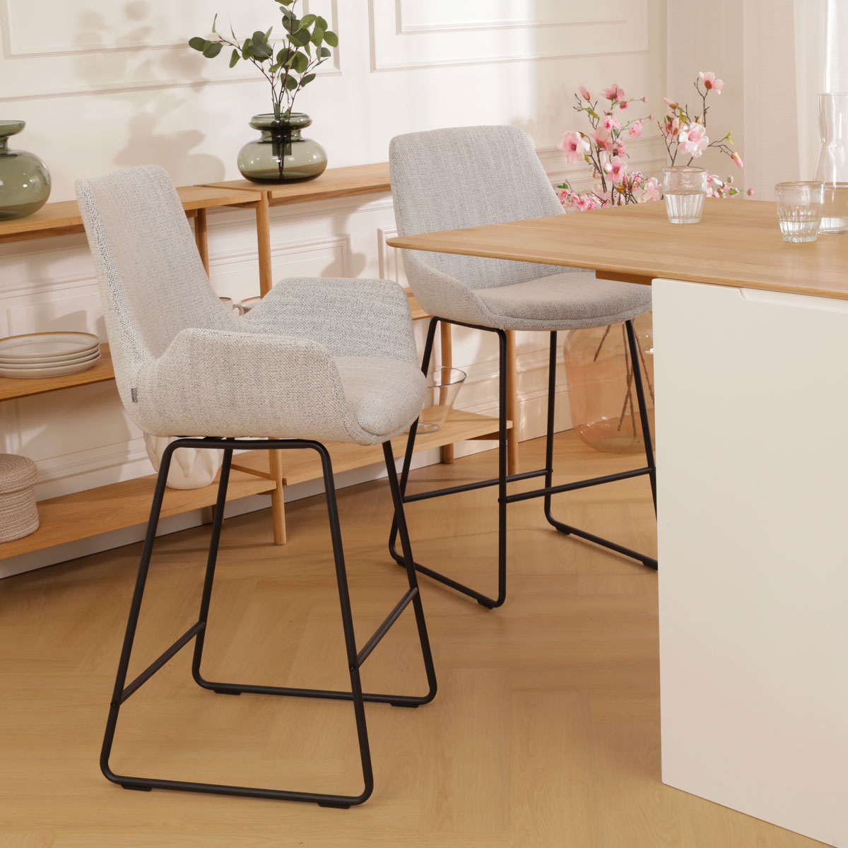 Nino-Eef barkruk beige gemêleerd - zwart onderstel - 65 cm