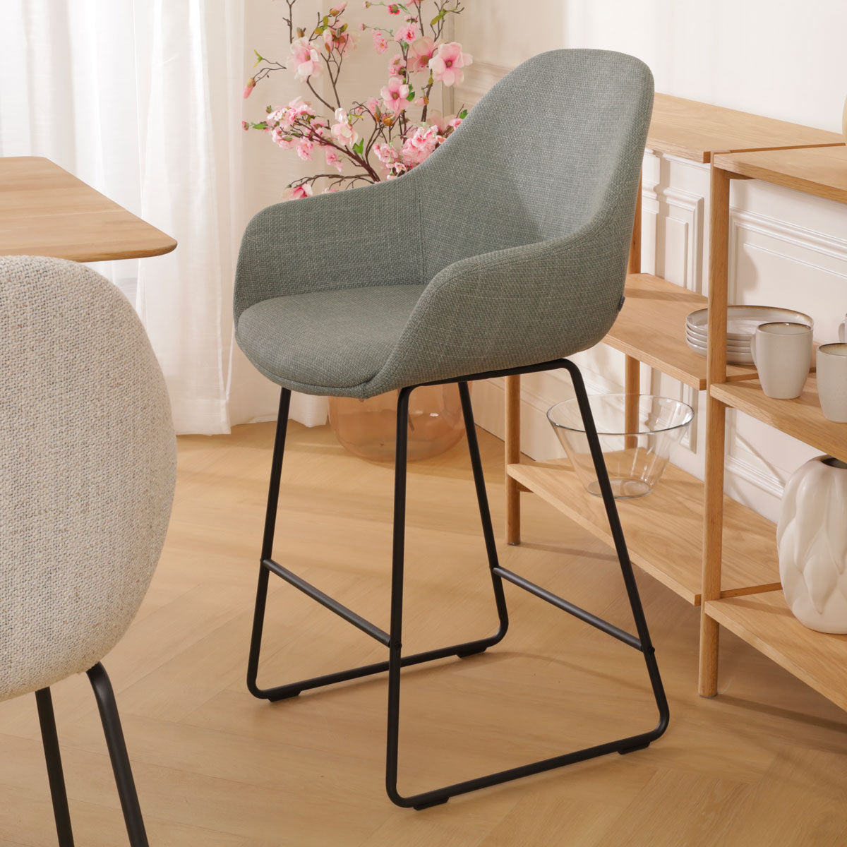 Nino-Mae barkruk saliegroen - zwart onderstel - 65 cm